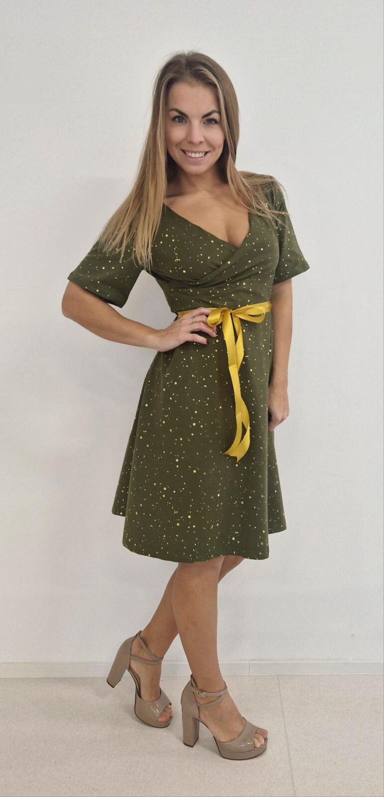 Dámské šaty Zlatonka na khaki - Obrázek 3