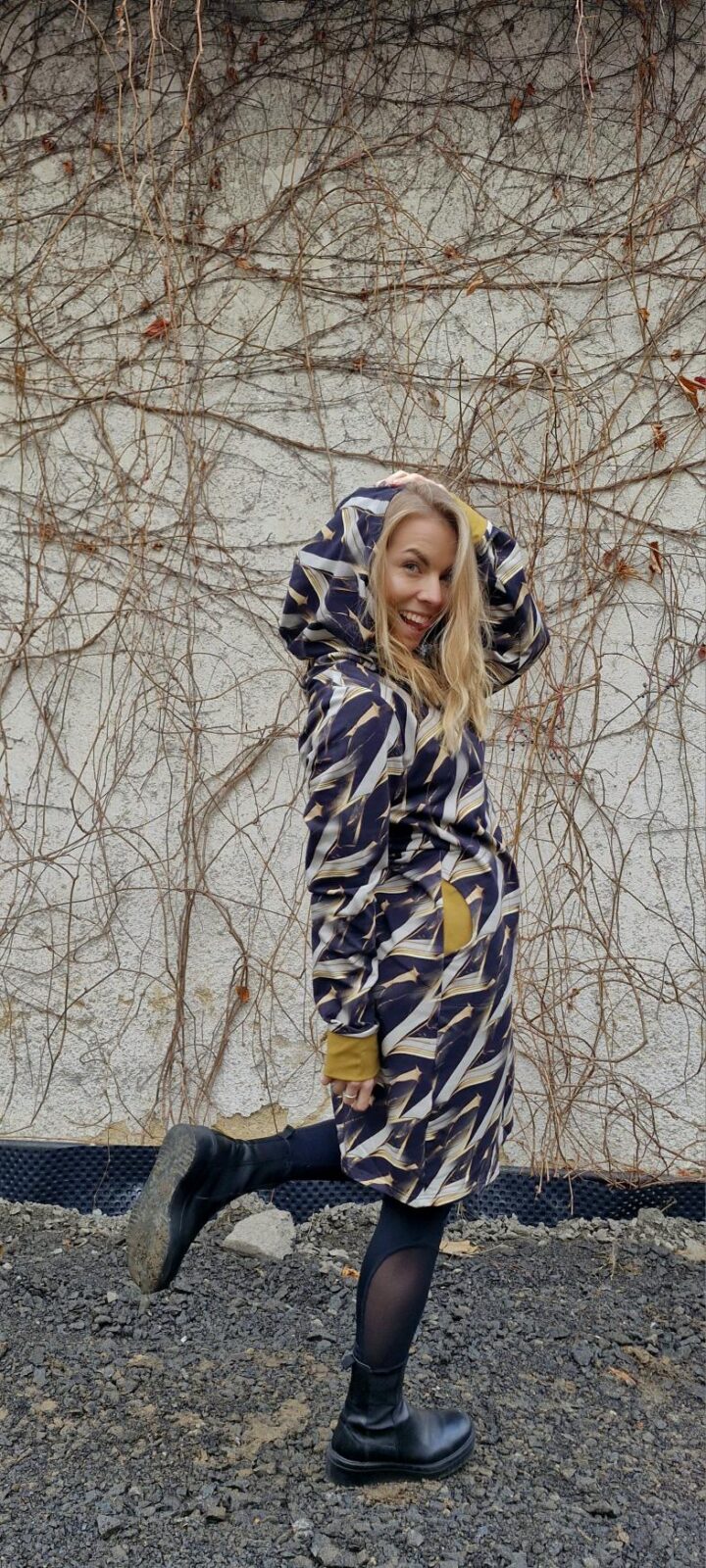 Dámské mikinové šaty Zlaté šmouhy - Obrázek 3