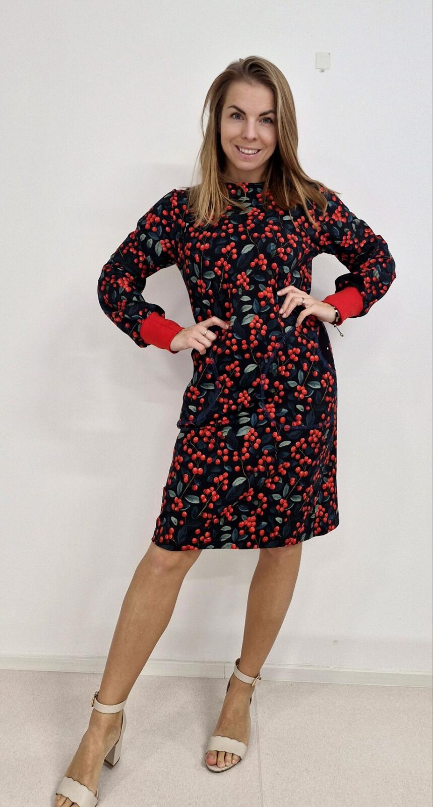 Dámské áčkové šaty Bobule - Obrázek 2