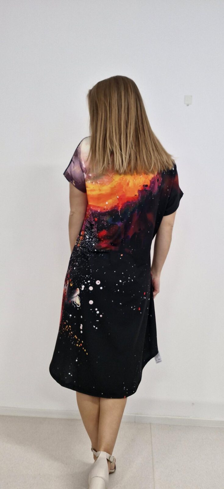 Dámské áčkové šaty Streetart omítka - Obrázek 3