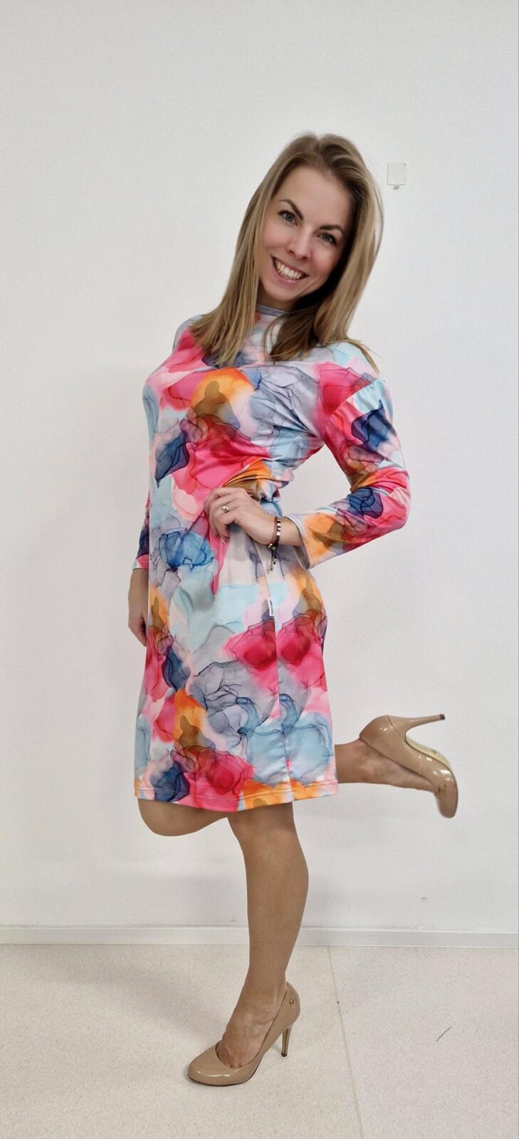 Dámské áčkové šaty Duhový kouř - Obrázek 2