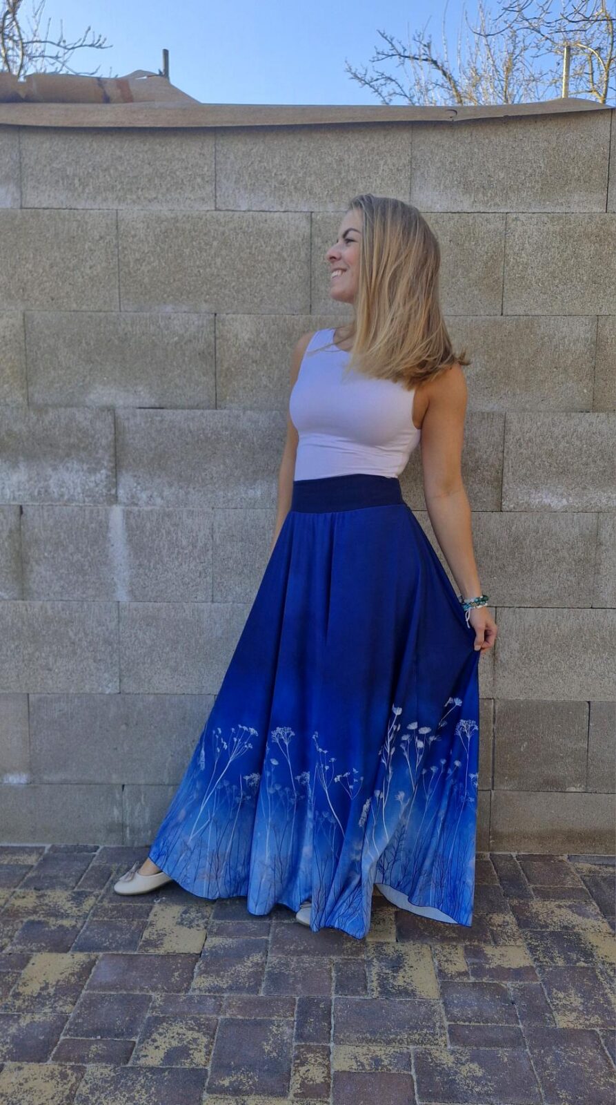 Dámská dlouhá maxi půlkolová sukně Louka na studené modré - Obrázek 4