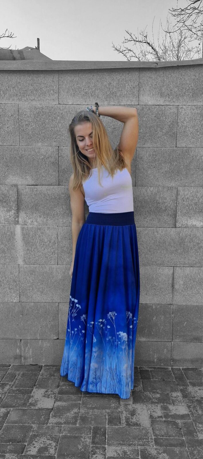 Dámská dlouhá maxi půlkolová sukně Louka na studené modré - Obrázek 3